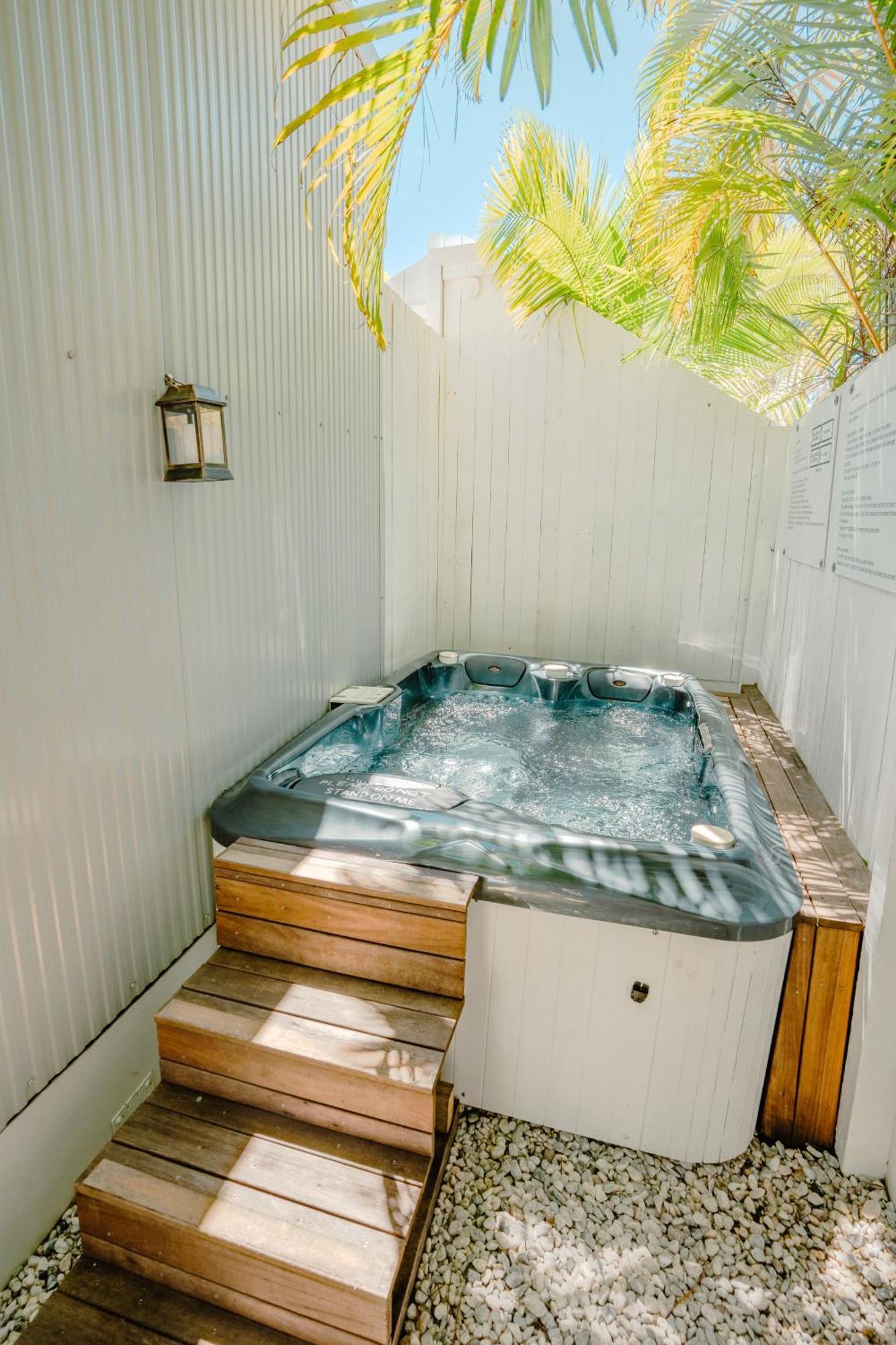 Private Outdoor Spa, Fire Pit, Cinema Room - The Cottage Coolum Beach Exterior photo